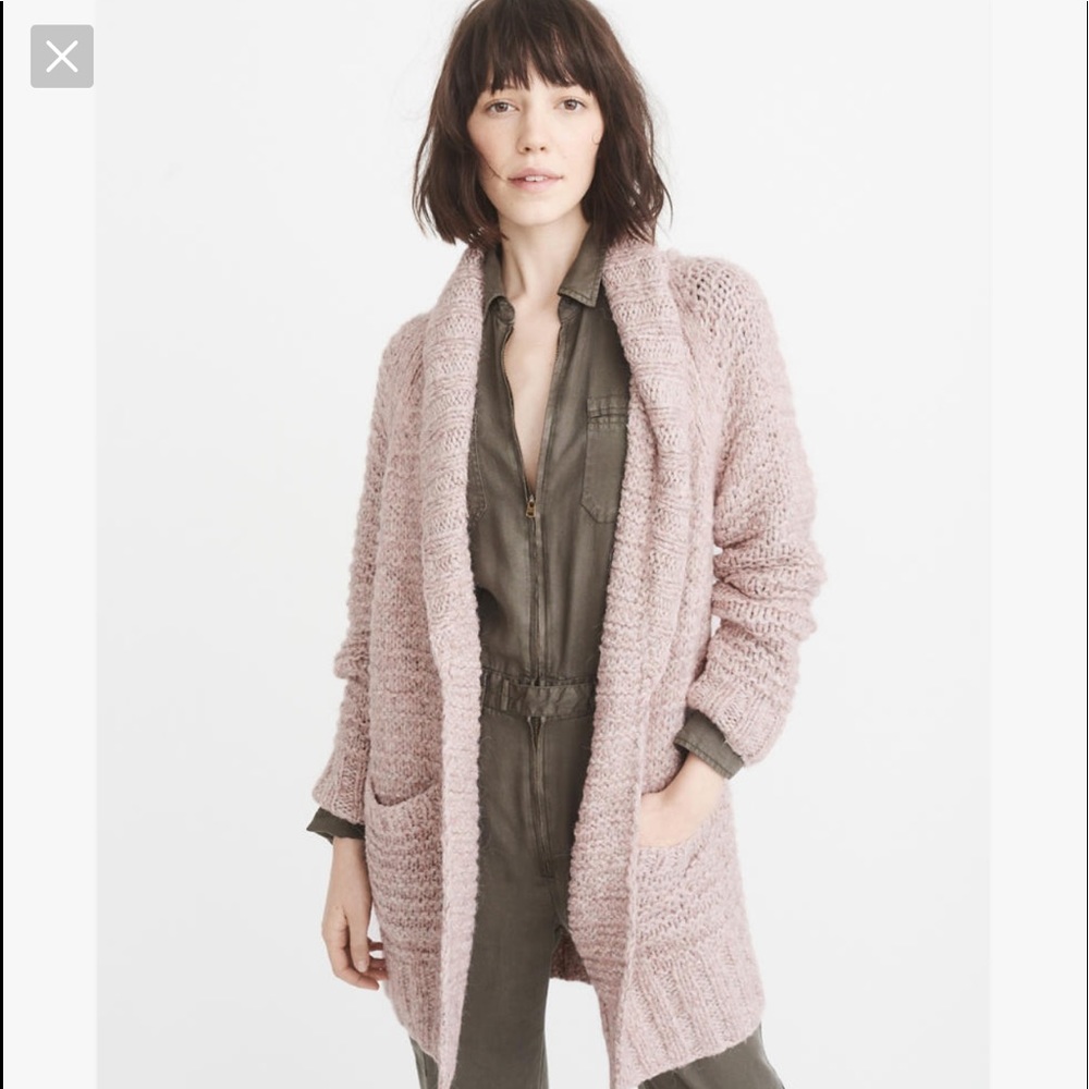 Abercrombie and Fitch Cable Knit 🧶 Cardigan - Picture 2 of 4